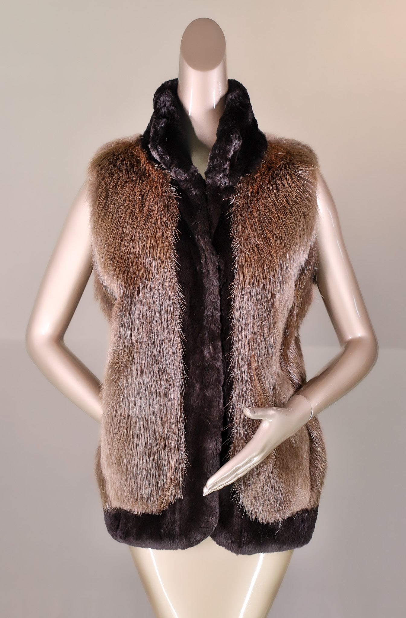 Natural Long Hair Beaver Vest with Contrasting Trimming
