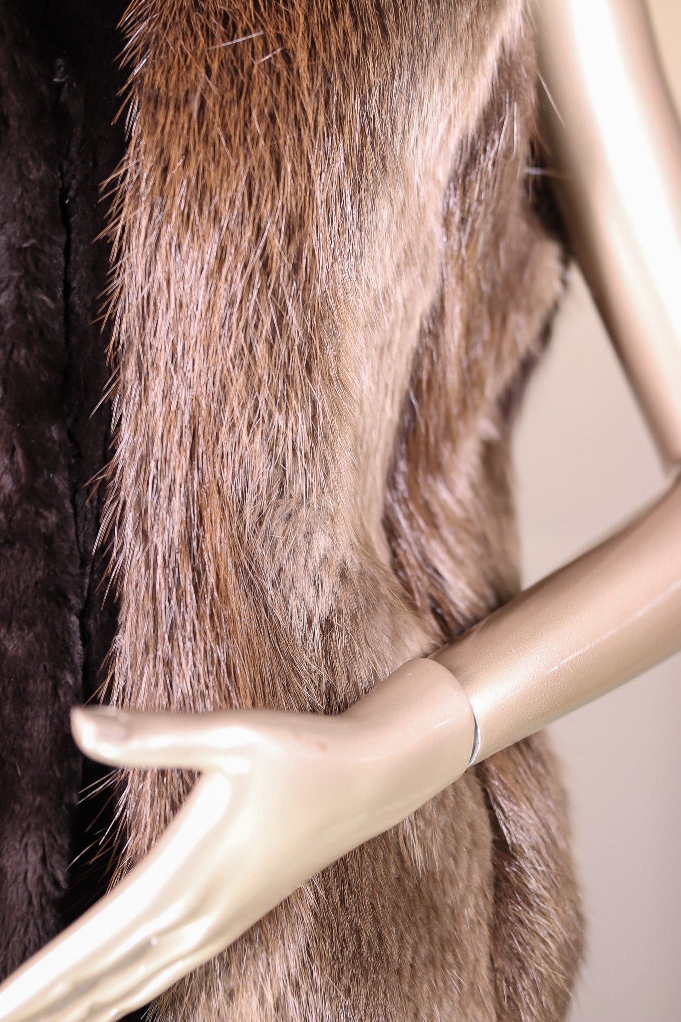Natural Long Hair Beaver Vest with Contrasting Trimming