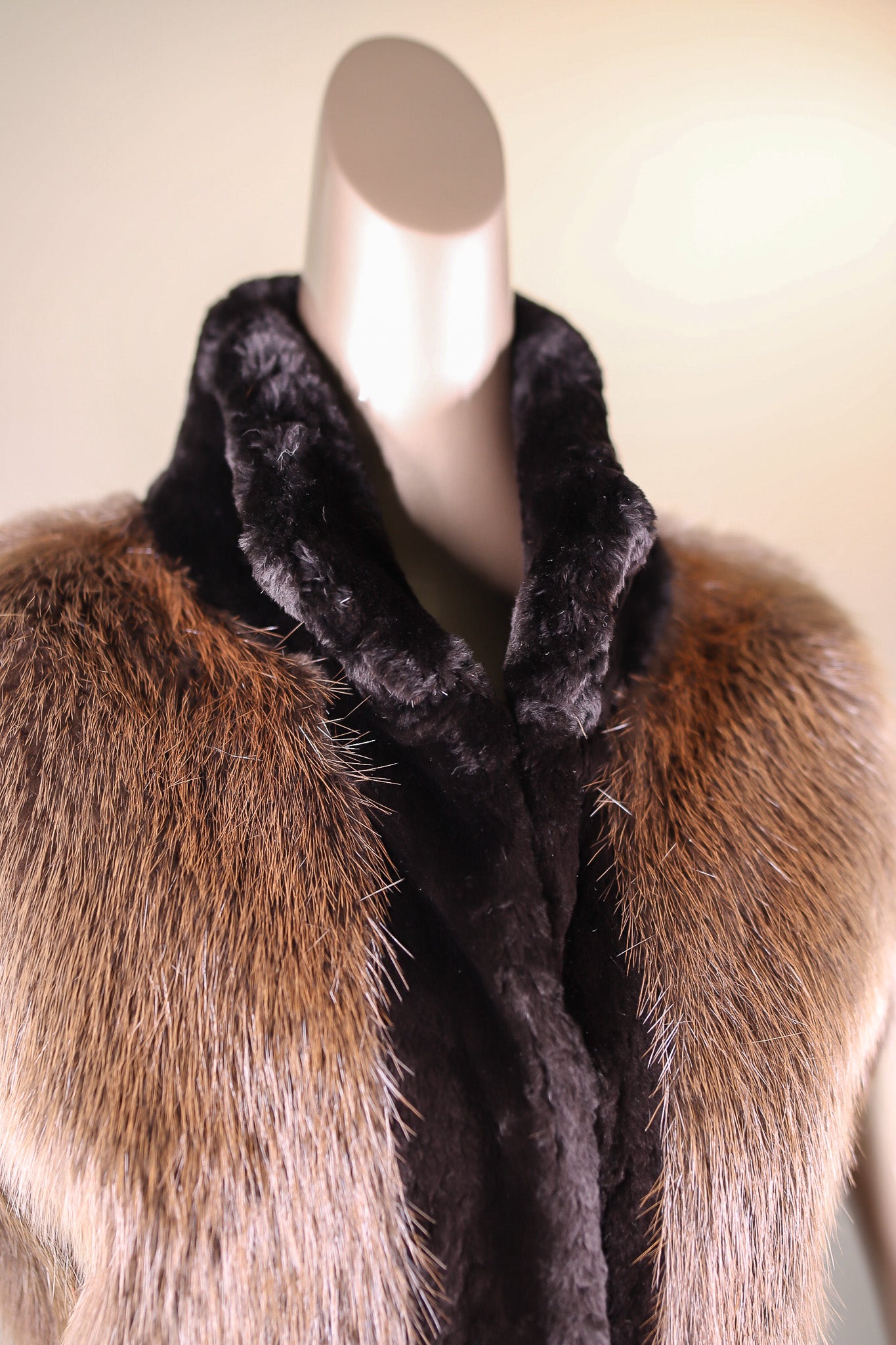 Natural Long Hair Beaver Vest with Contrasting Trimming