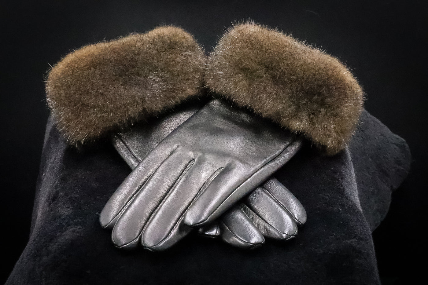 Italian Lamb Leather Gloves with Sea Otter Trim